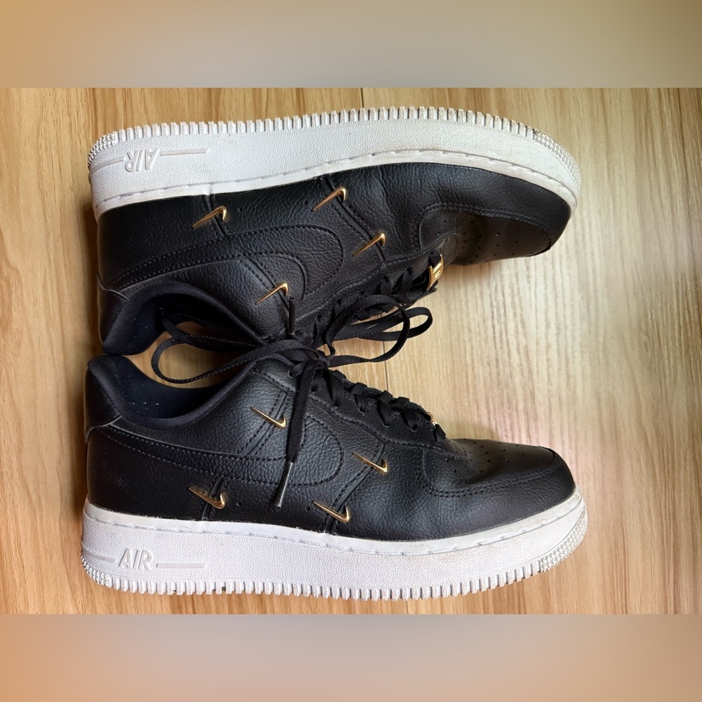 Nike Air Force 1`07 LX AF1 Sisterhood Black Gold Mini Swoosh Sz 8 Sneakers